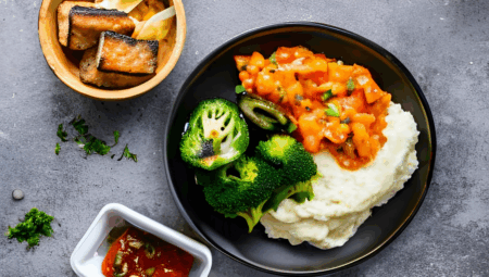 püreli tepsi kebabı yanına ne gider